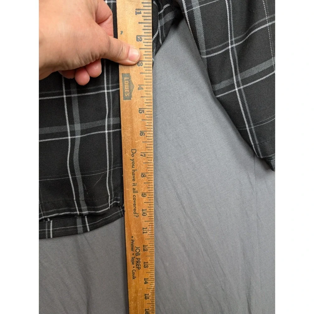 O'Neill Sterling Black Plaid Wide Leg Chino Shorts Men Size 38 - Picture 2 of 7